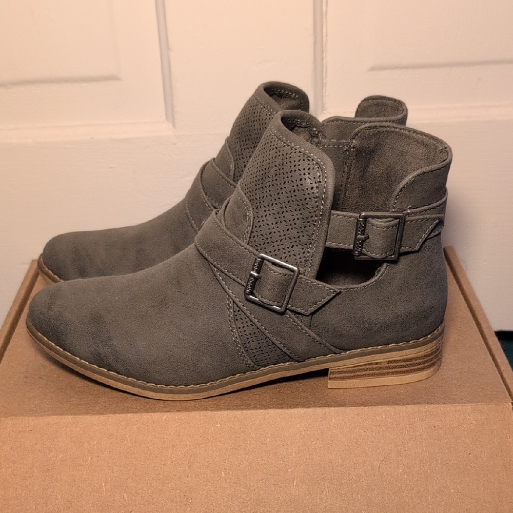 Rocket Dog Gray Ankle Booties Suede Style